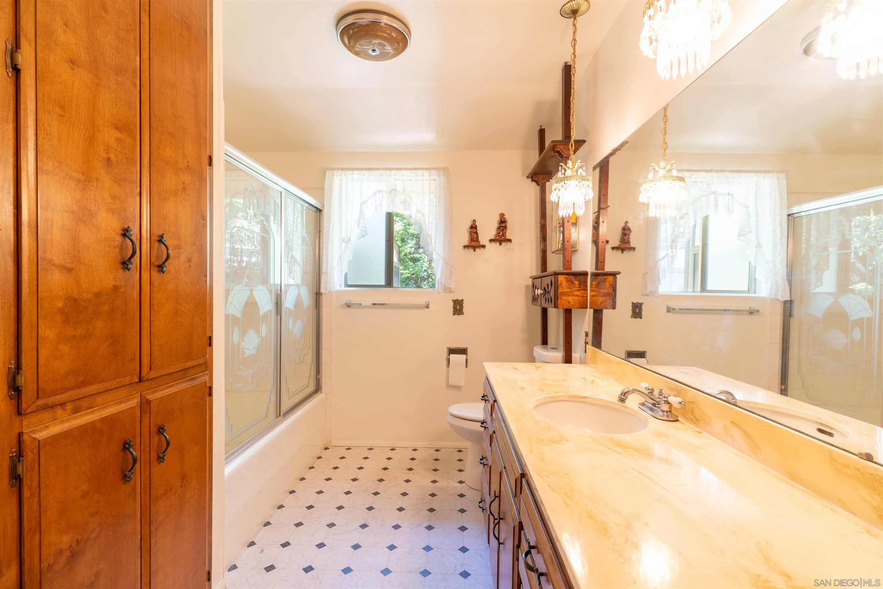 https://cdn.realtyfeed.com/cdn/127/250029729/cb283d4f33b9955cb81cfdf937eadd2d.webp
