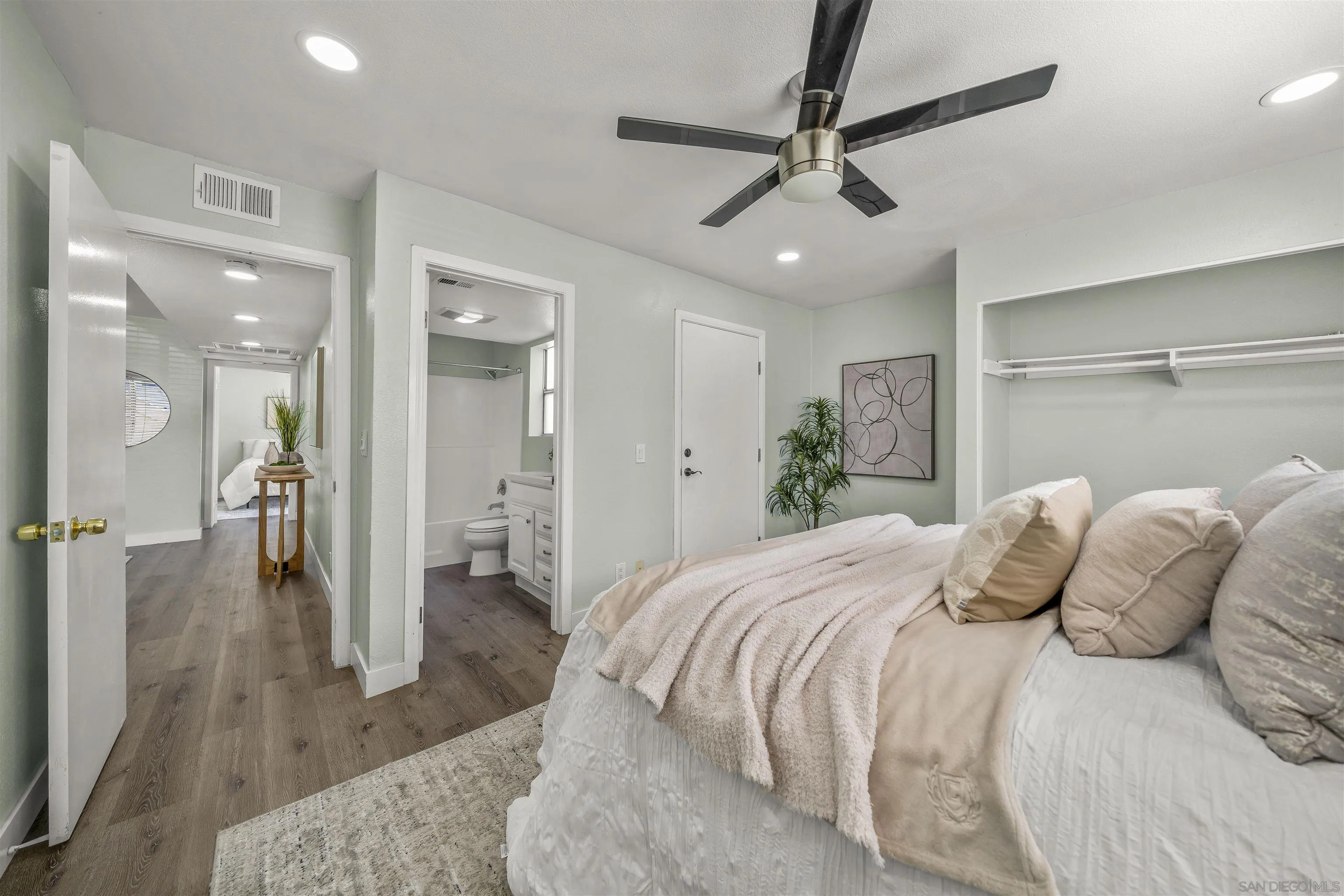 Photo #5: 250029773 Listing 