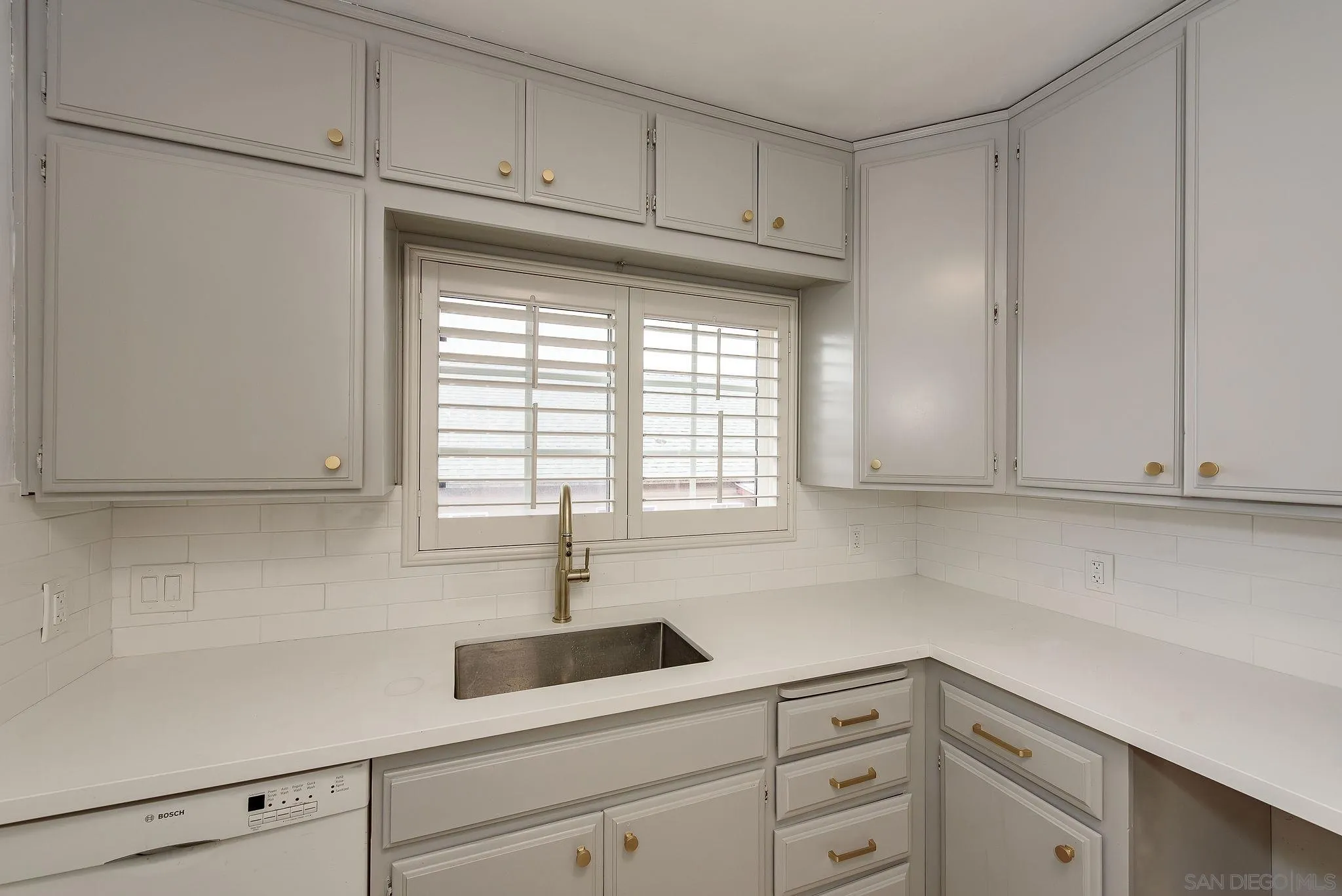 https://cdn.realtyfeed.com/cdn/127/250029786/017a7c5678dd4edf88f10784fc9a875e.webp
