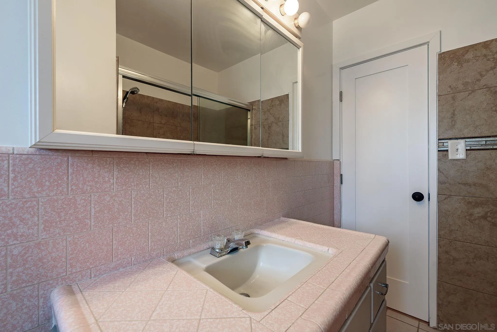 https://cdn.realtyfeed.com/cdn/127/250029786/136f38ecd7b1d3aae07ab09c5a95240f.webp