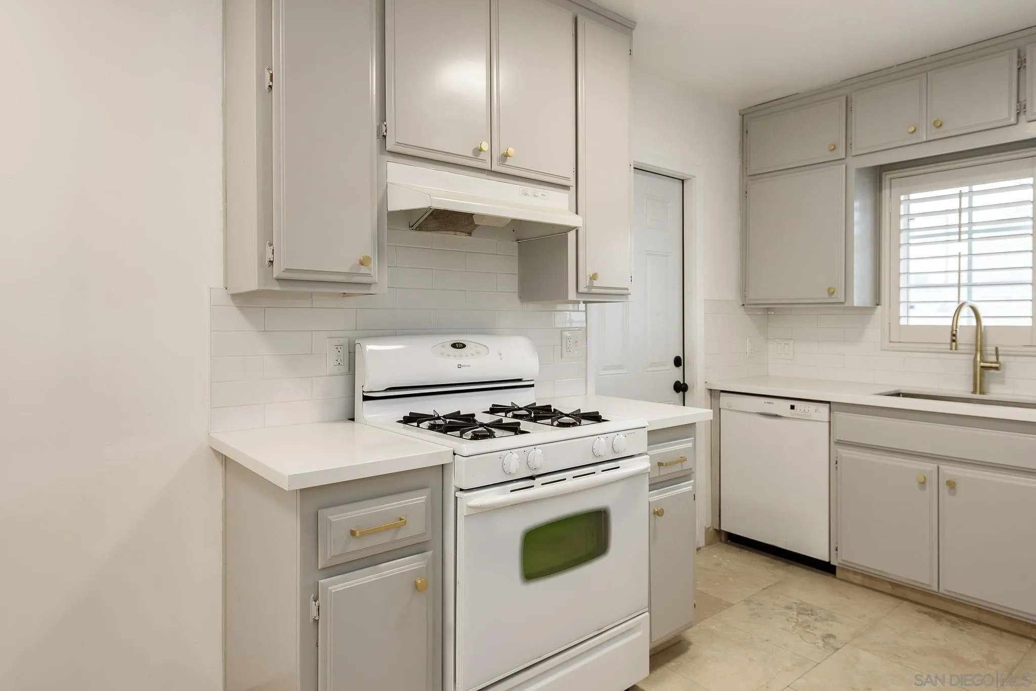 https://cdn.realtyfeed.com/cdn/127/250029786/1f86a317510e862571cfde3c3457ba7d.webp