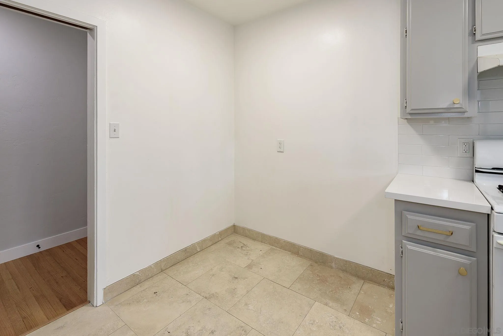 https://cdn.realtyfeed.com/cdn/127/250029786/80a180cfff46258586048f6b205d5690.webp