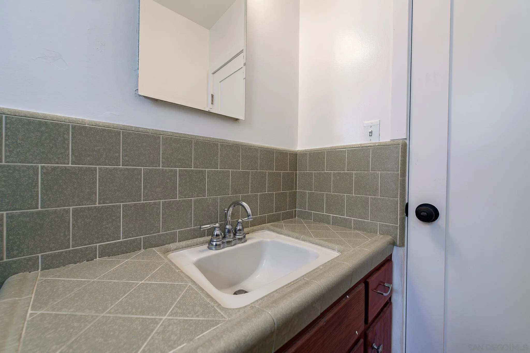 https://cdn.realtyfeed.com/cdn/127/250029786/86a17acc19c7bed506eda3752c0434c0.webp