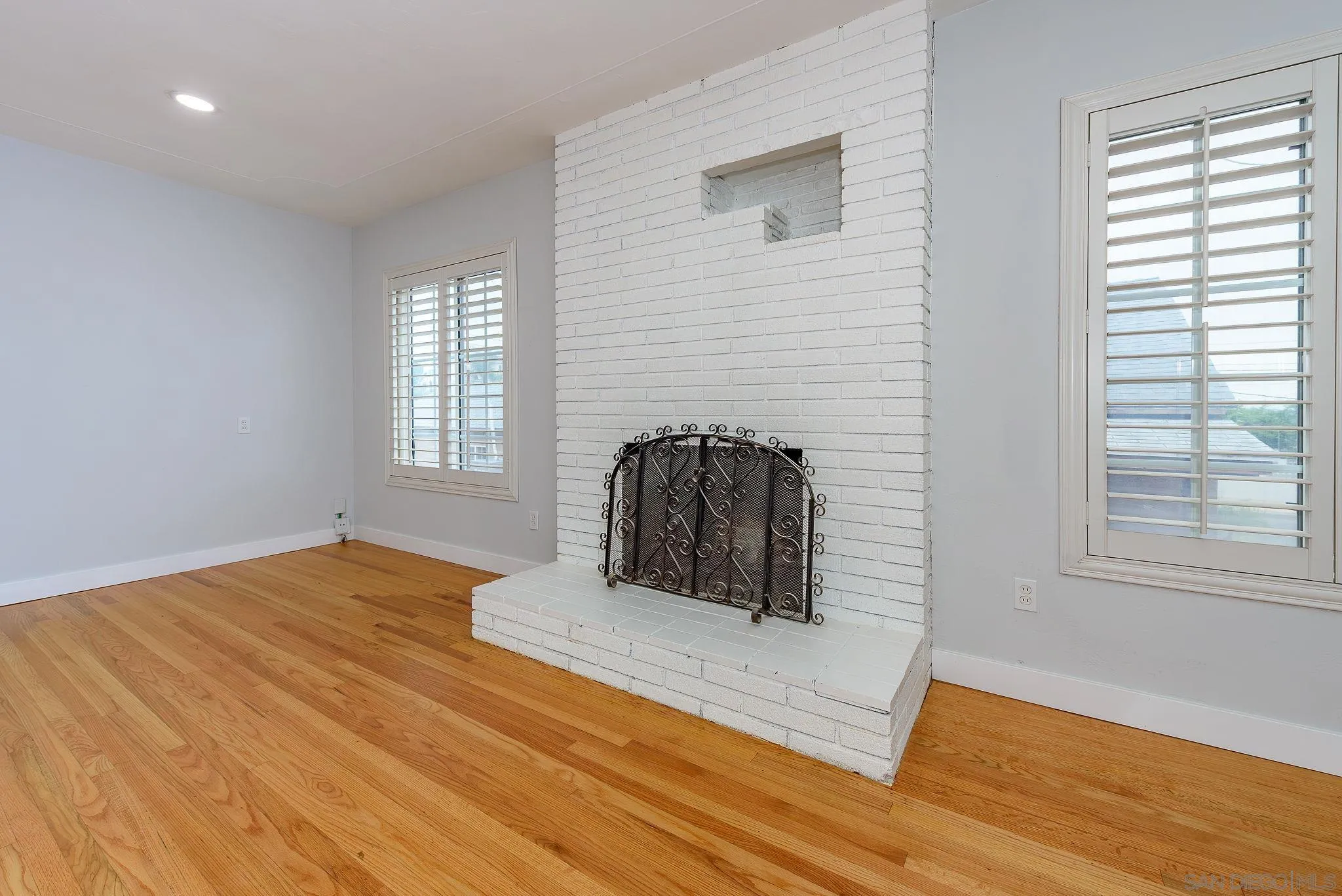 https://cdn.realtyfeed.com/cdn/127/250029786/b35dd9e80c8f27ae773364e2aa575e00.webp