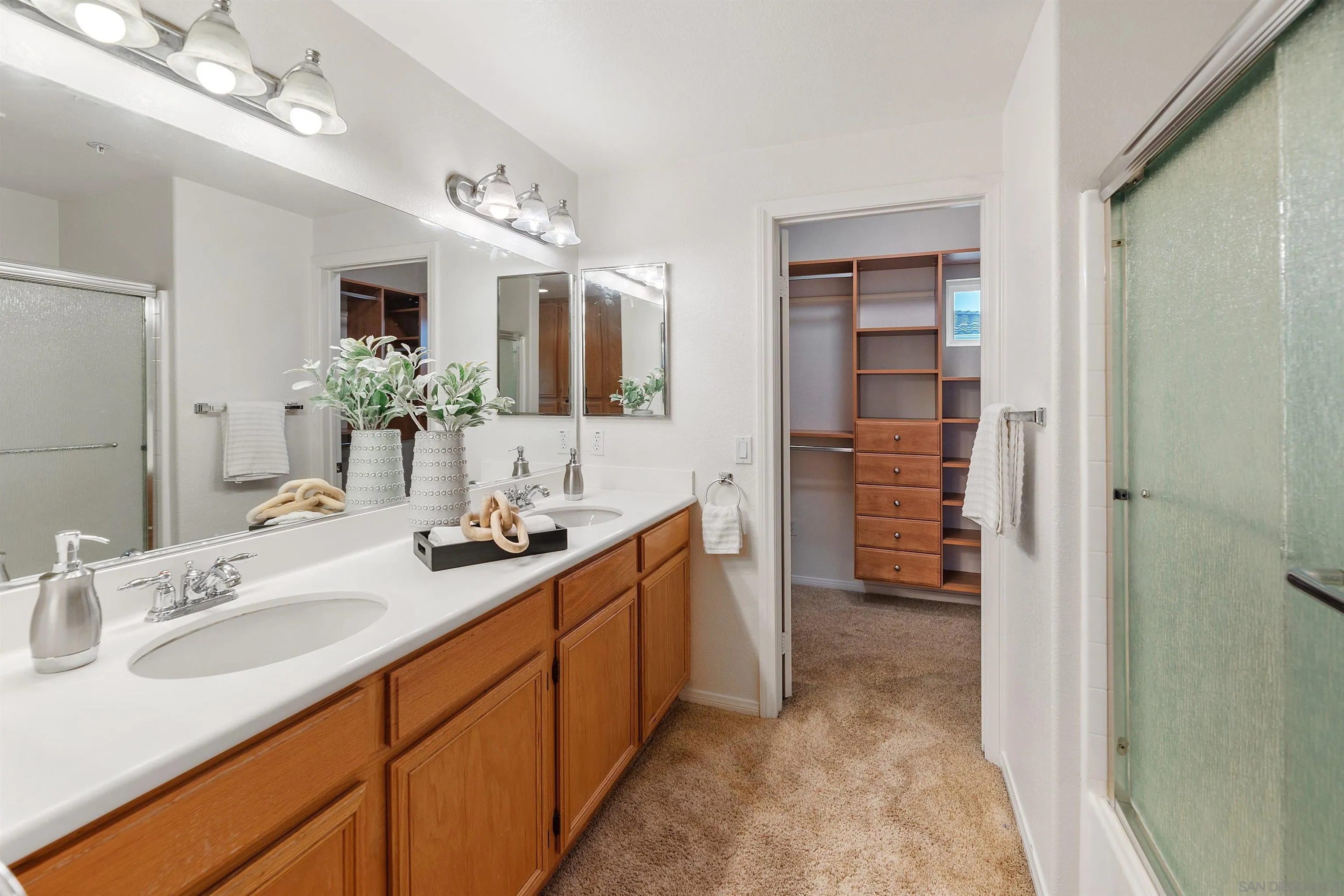 https://cdn.realtyfeed.com/cdn/127/250029884/df77e666df4e954aaf5b8c53ad9d4970.webp
