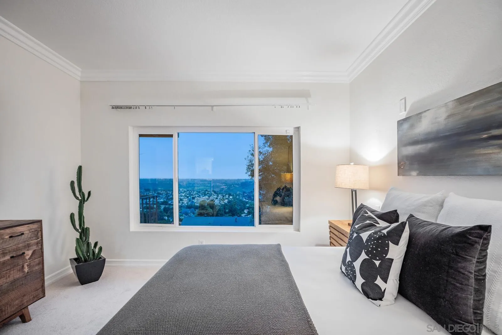 https://cdn.realtyfeed.com/cdn/127/250029899/ced0ead3cf37ea41c36ca98f03ef3a52.webp