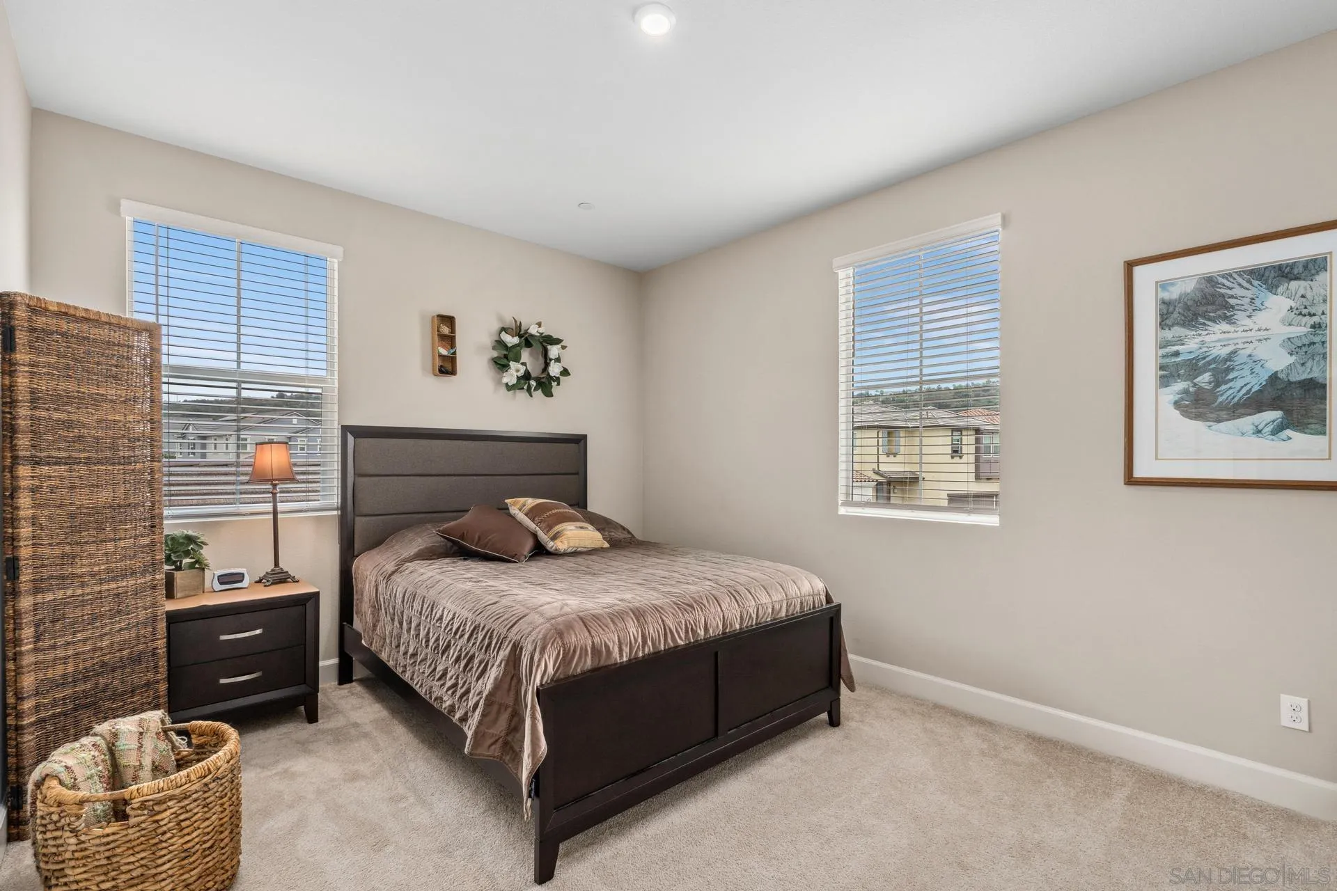 https://cdn.realtyfeed.com/cdn/127/250029900/05fe562c9e1c3ffffc2c9d9c97fabf1f.webp