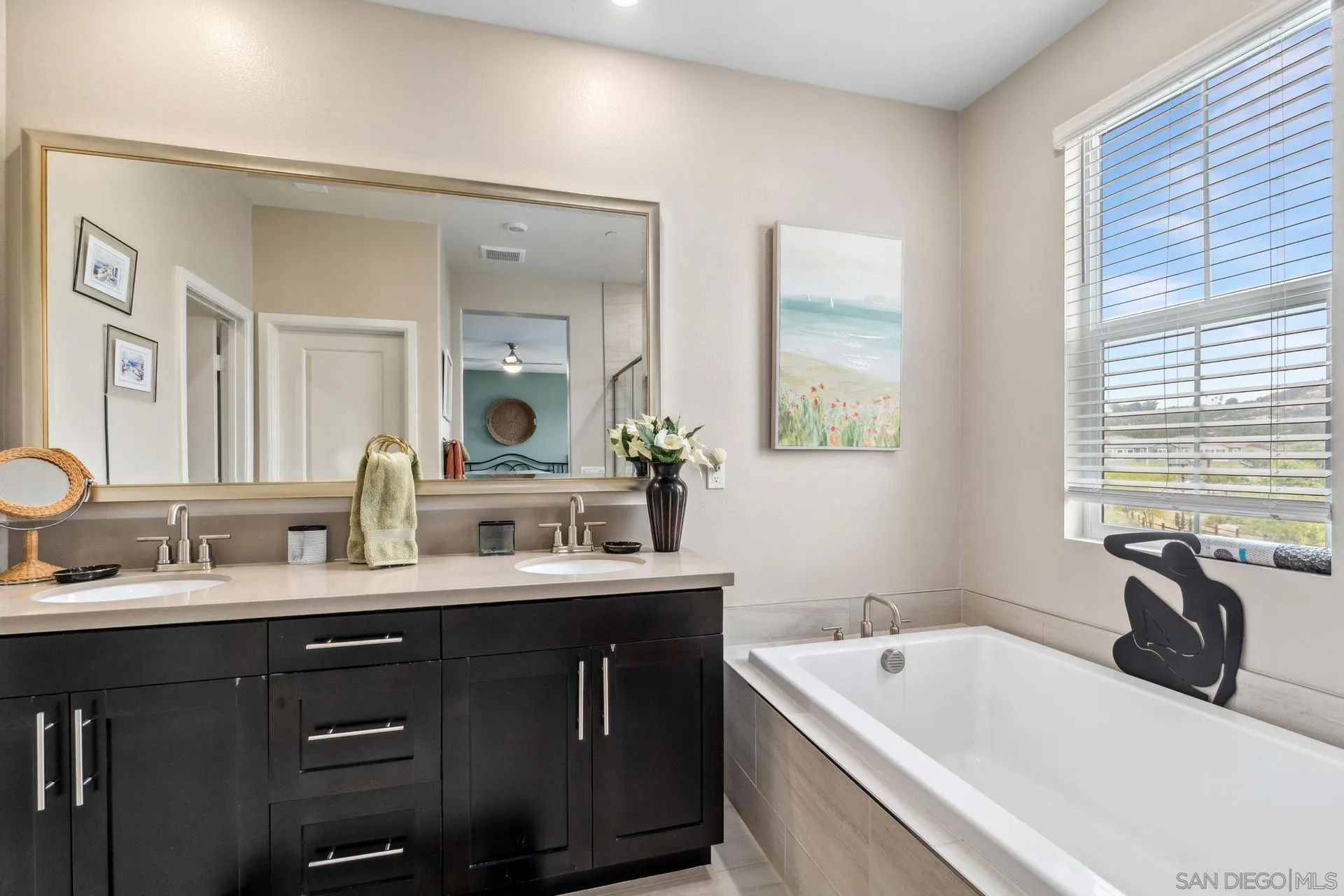 https://cdn.realtyfeed.com/cdn/127/250029900/2982f8de7f3b11a40179f179a122f9c0.webp