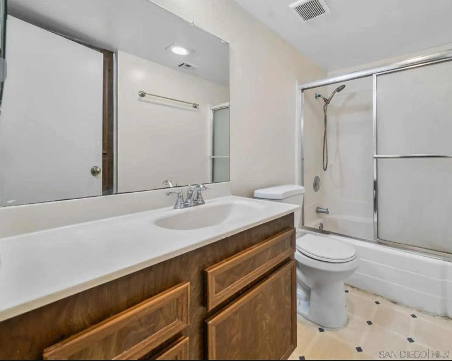 Photo #7: 250029911 Listing: Photo #7