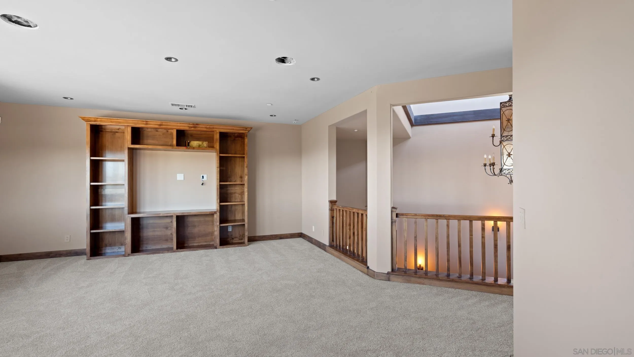 https://cdn.realtyfeed.com/cdn/127/250029932/b165abc1e1f26c042db58639fc29bc38.webp