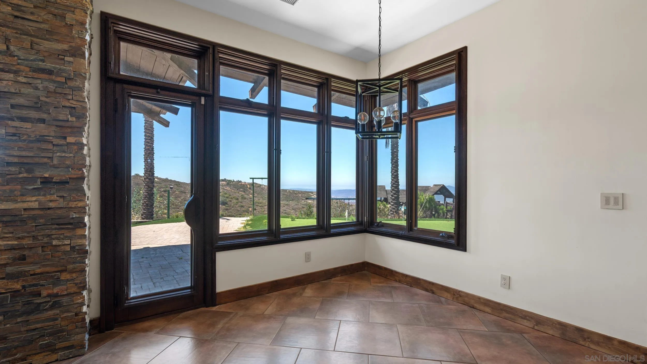 https://cdn.realtyfeed.com/cdn/127/250029932/b63055a2bbd1f4baa339e86ac0077d9c.webp