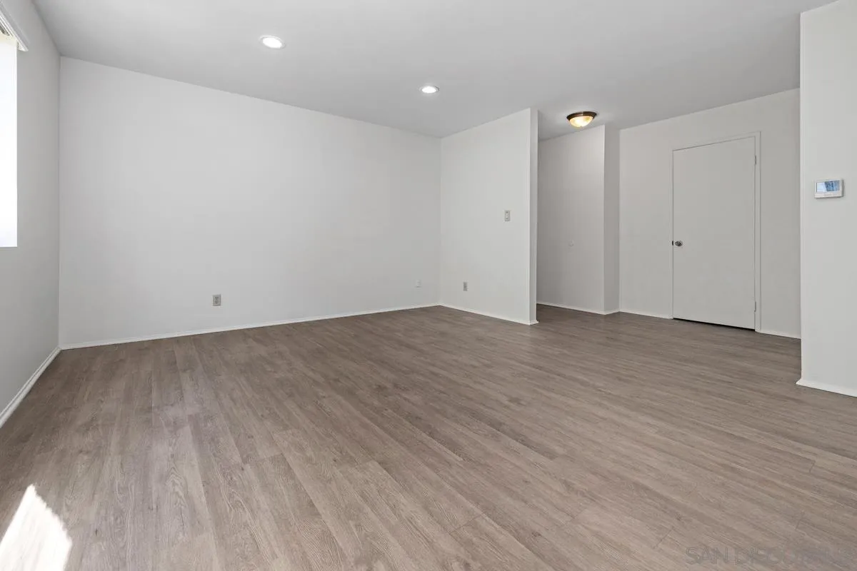 Photo #8: 250029935 Listing: Photo #8