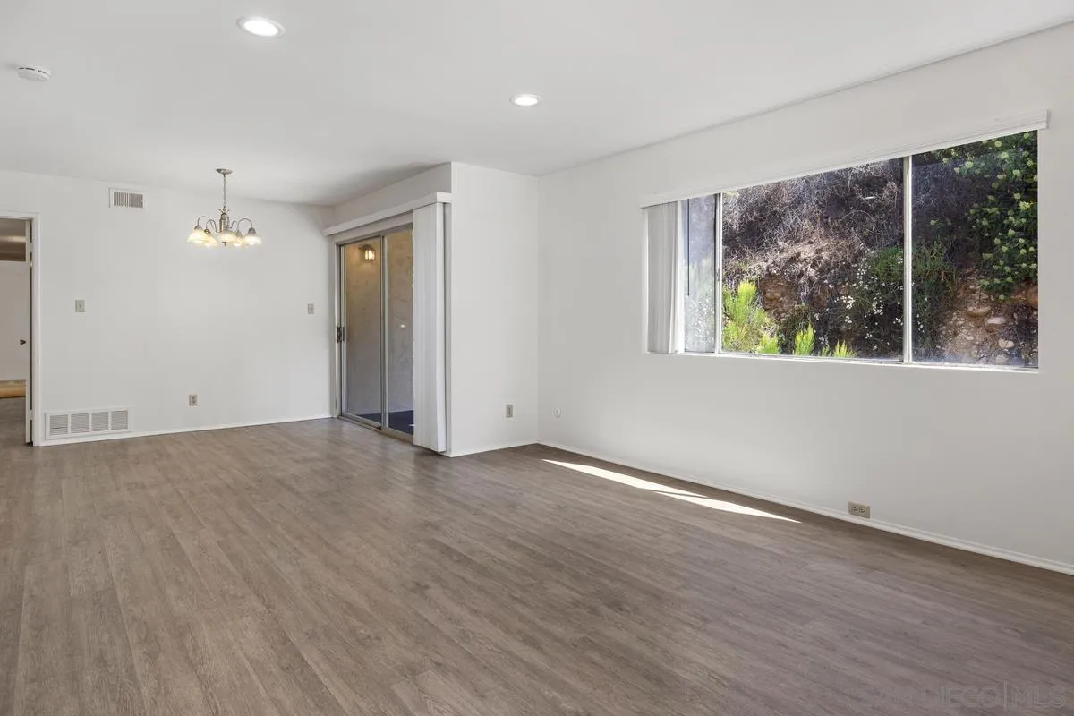 Photo #6: 250029935 Listing 