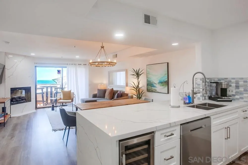 La Jolla, CA 92037