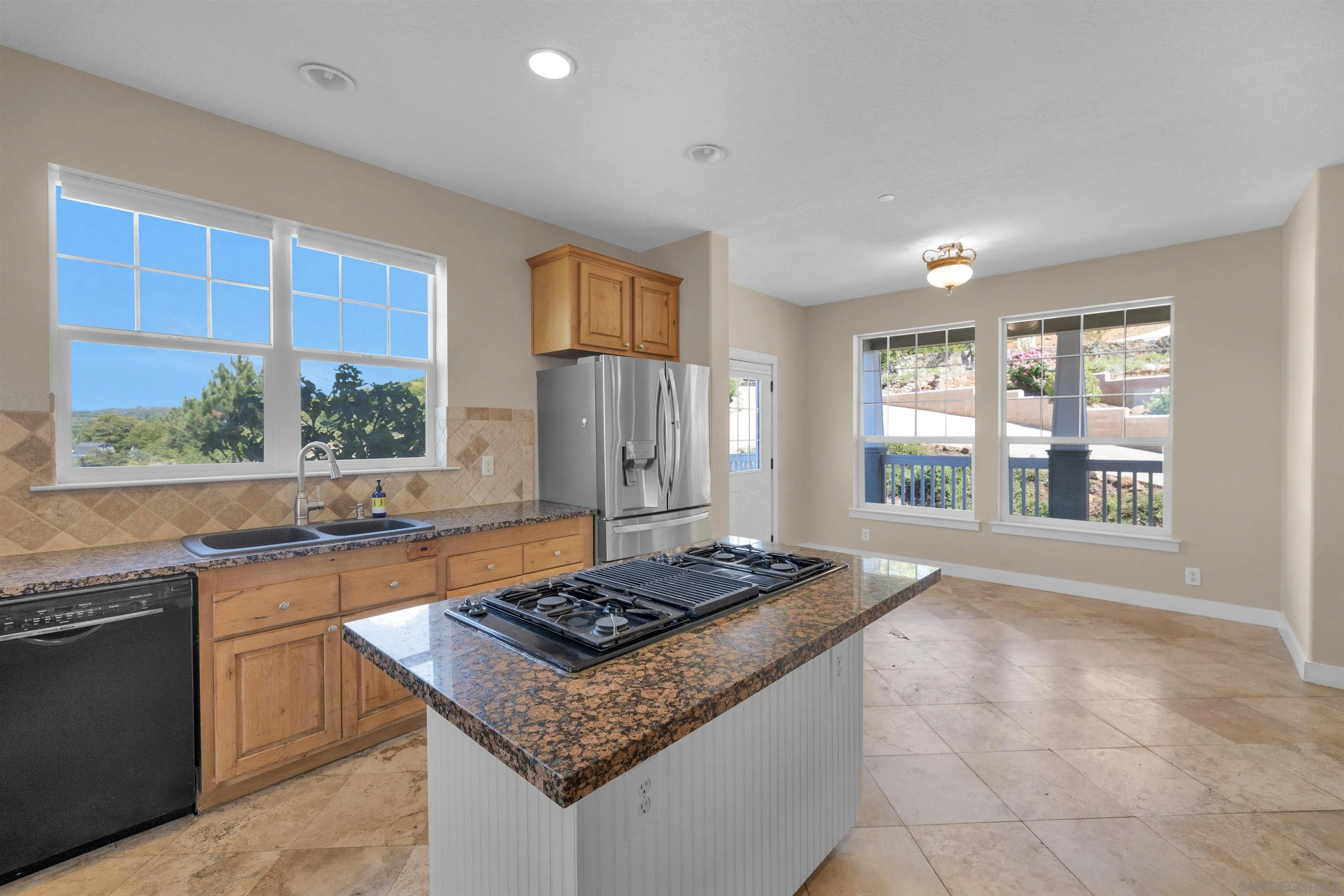 https://cdn.realtyfeed.com/cdn/127/250029993/09f1613ca778c21b2357af9d071e92b3.webp