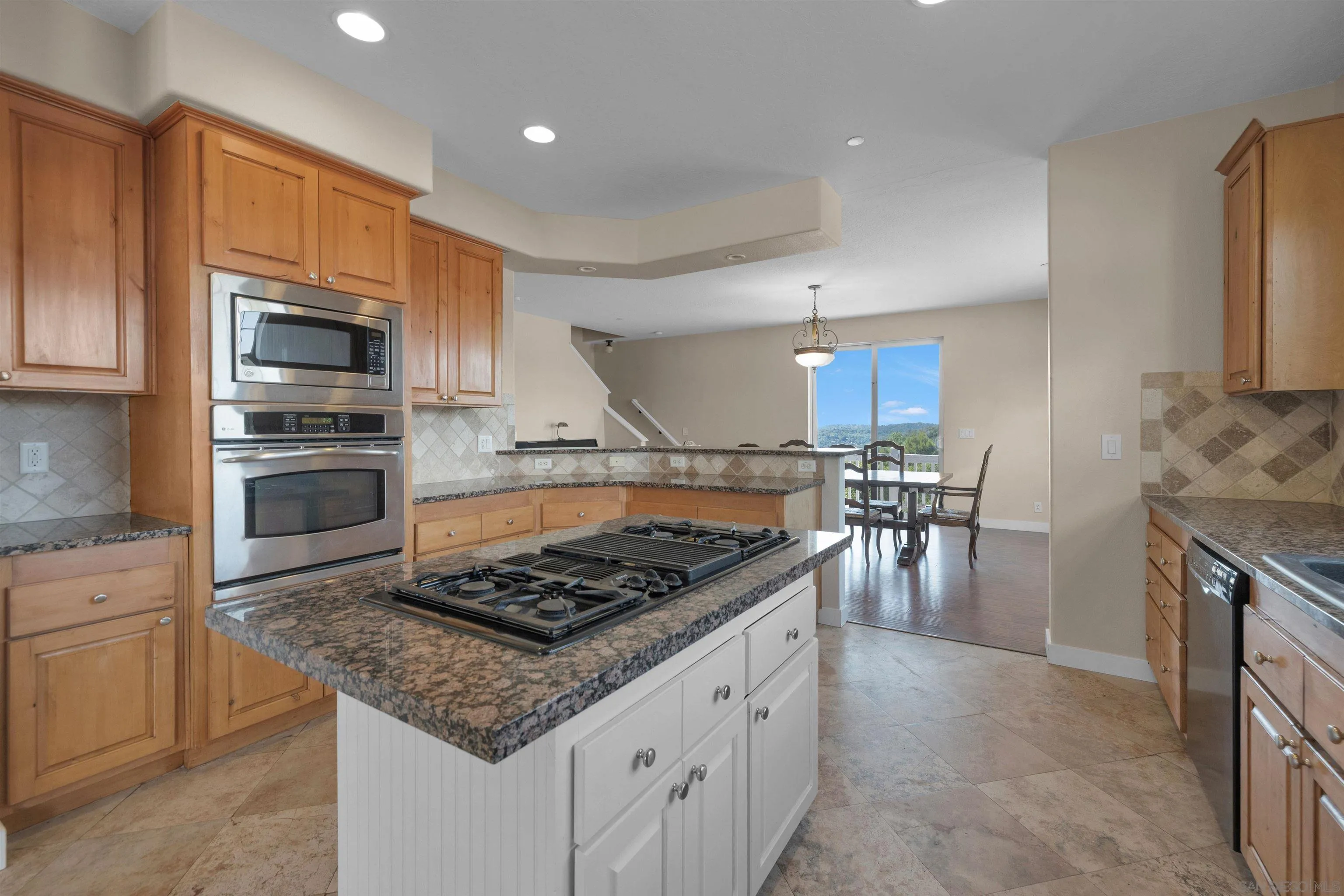 https://cdn.realtyfeed.com/cdn/127/250029993/0d36c6a814bacff84155dec9b6bfe295.webp