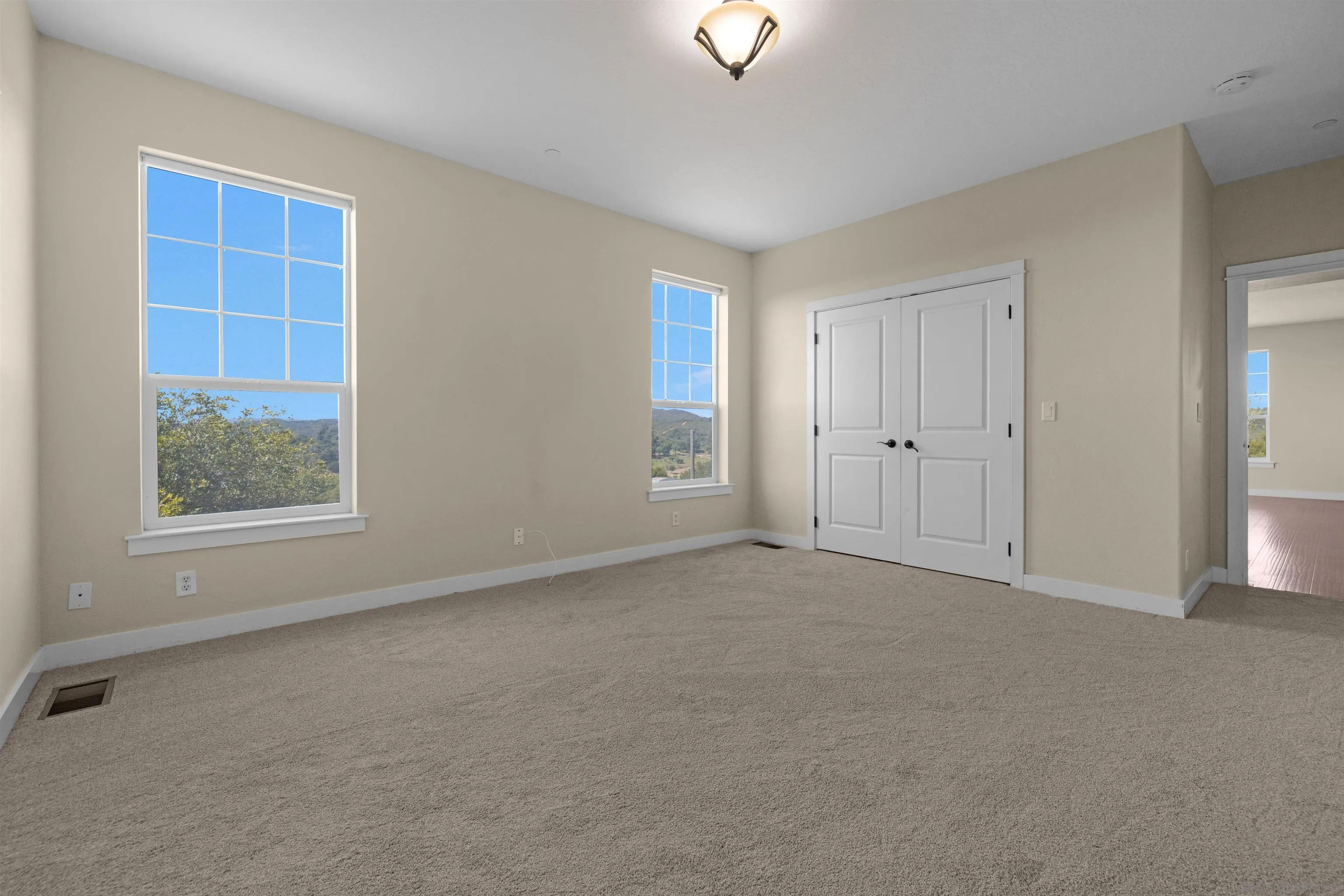 https://cdn.realtyfeed.com/cdn/127/250029993/24ce44ae21b0e590a364b5cd11620375.webp