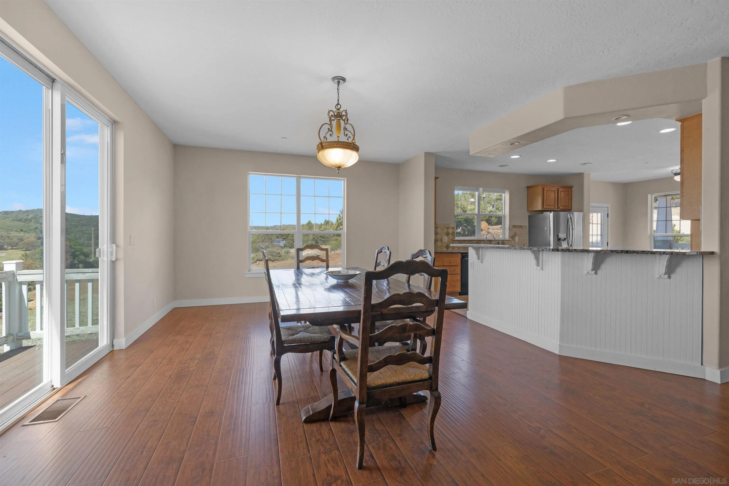 https://cdn.realtyfeed.com/cdn/127/250029993/2b66d520bda981bfae7bec43550ca6f2.webp