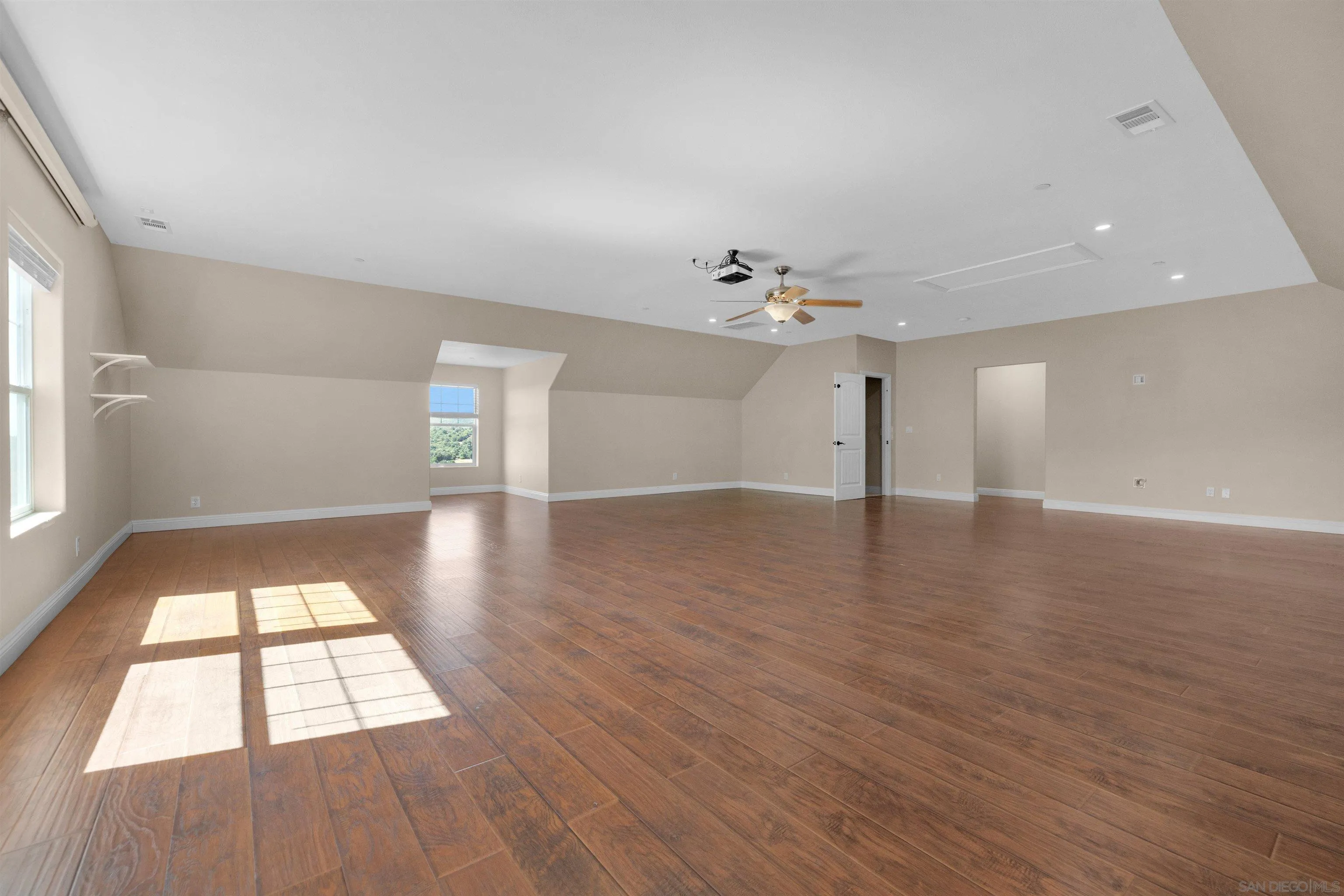 https://cdn.realtyfeed.com/cdn/127/250029993/a133cfd28e1abc18090dd8a3f7ca9dab.webp