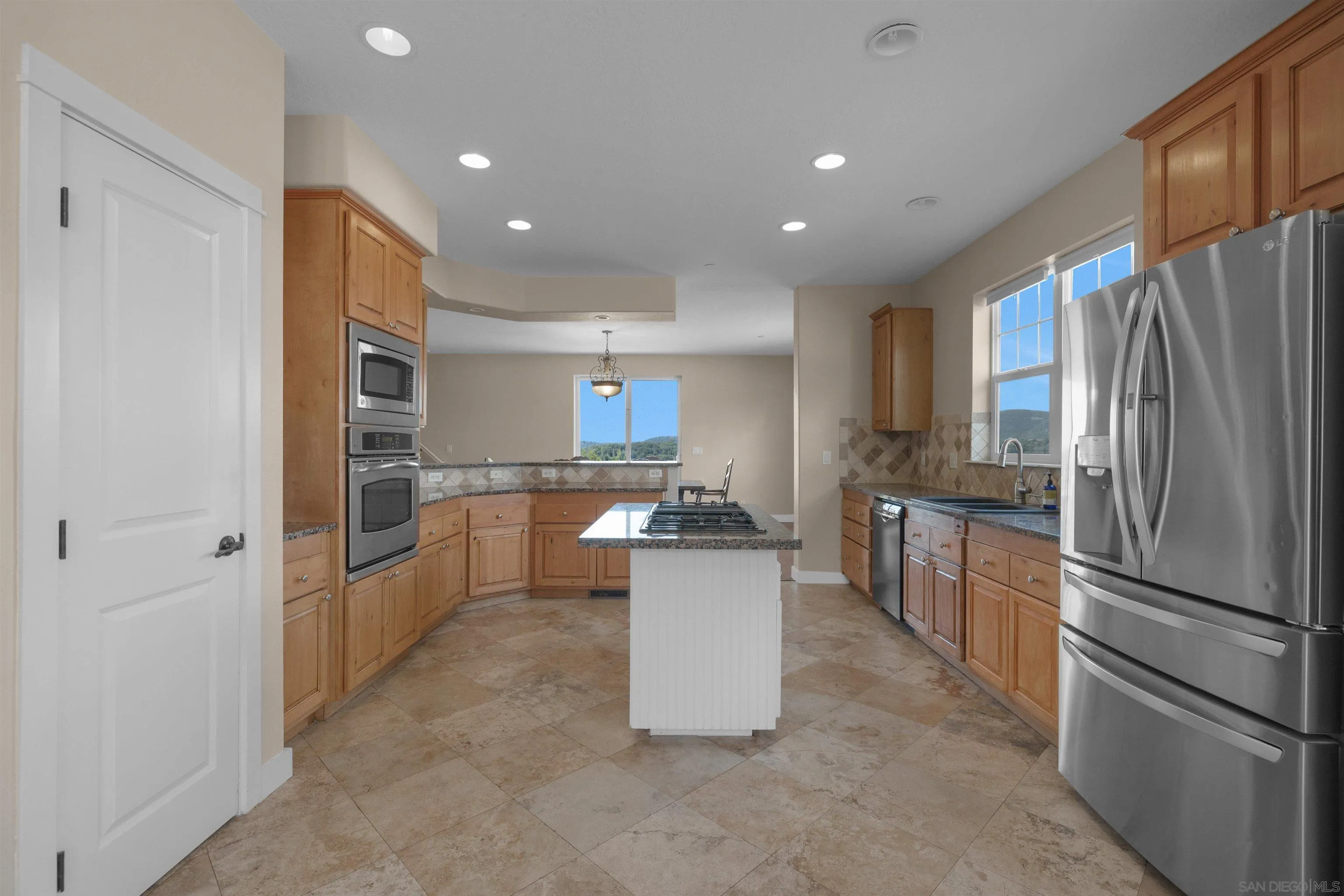 https://cdn.realtyfeed.com/cdn/127/250029993/d2281594d343873017f5ef95fed1dcdd.webp