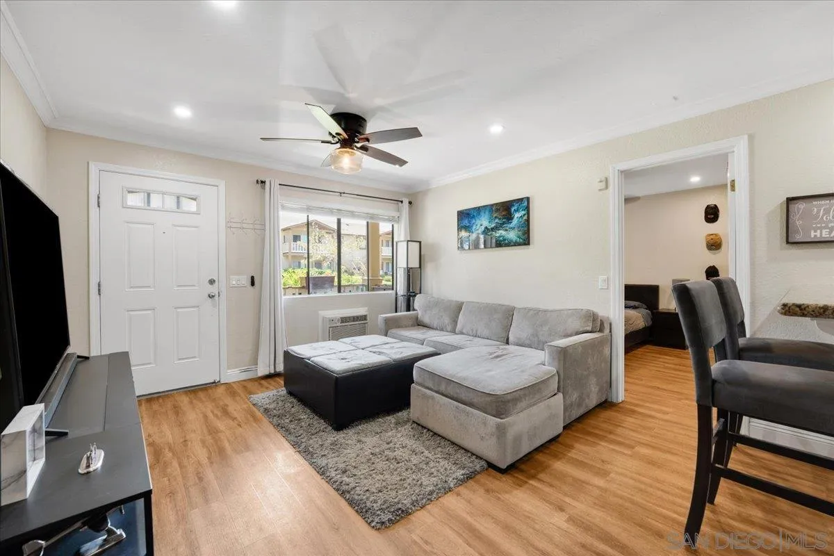 Photo #4: 250030000 Listing 