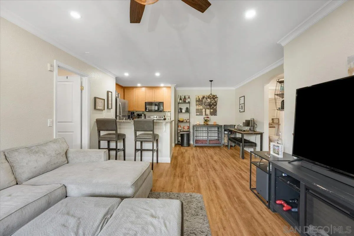 Photo #6: 250030000 Listing 