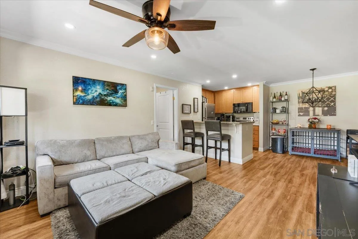 Photo #5: 250030000 Listing 