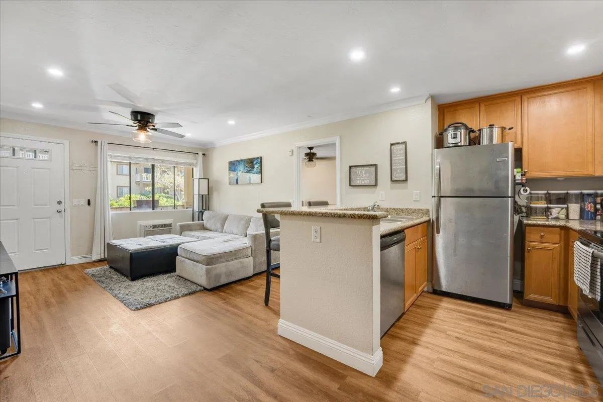 Photo #3: 250030000 Listing 