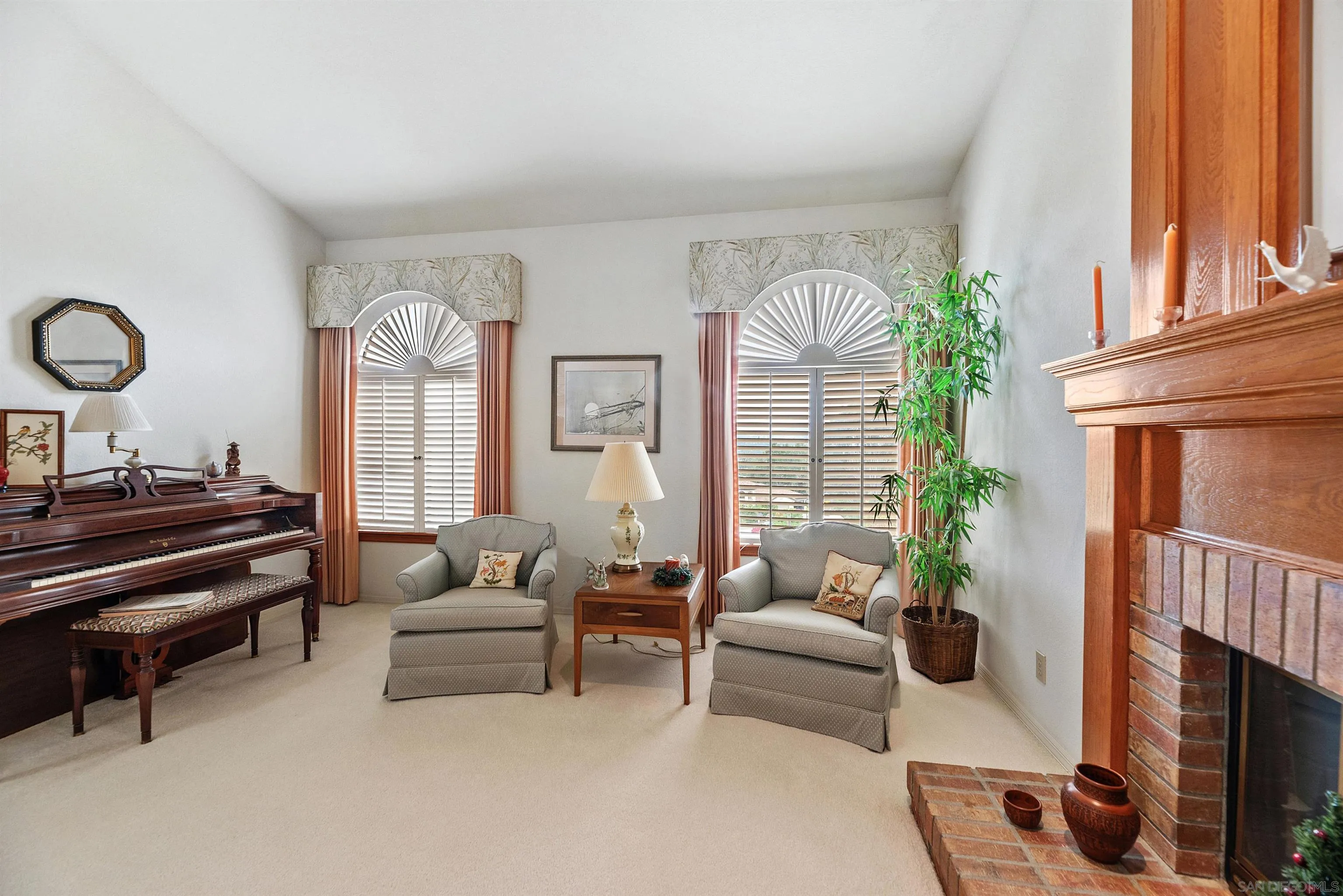 https://cdn.realtyfeed.com/cdn/127/250030011/1eec77c99d4bbb0c59bf0a2b891b2abf.webp