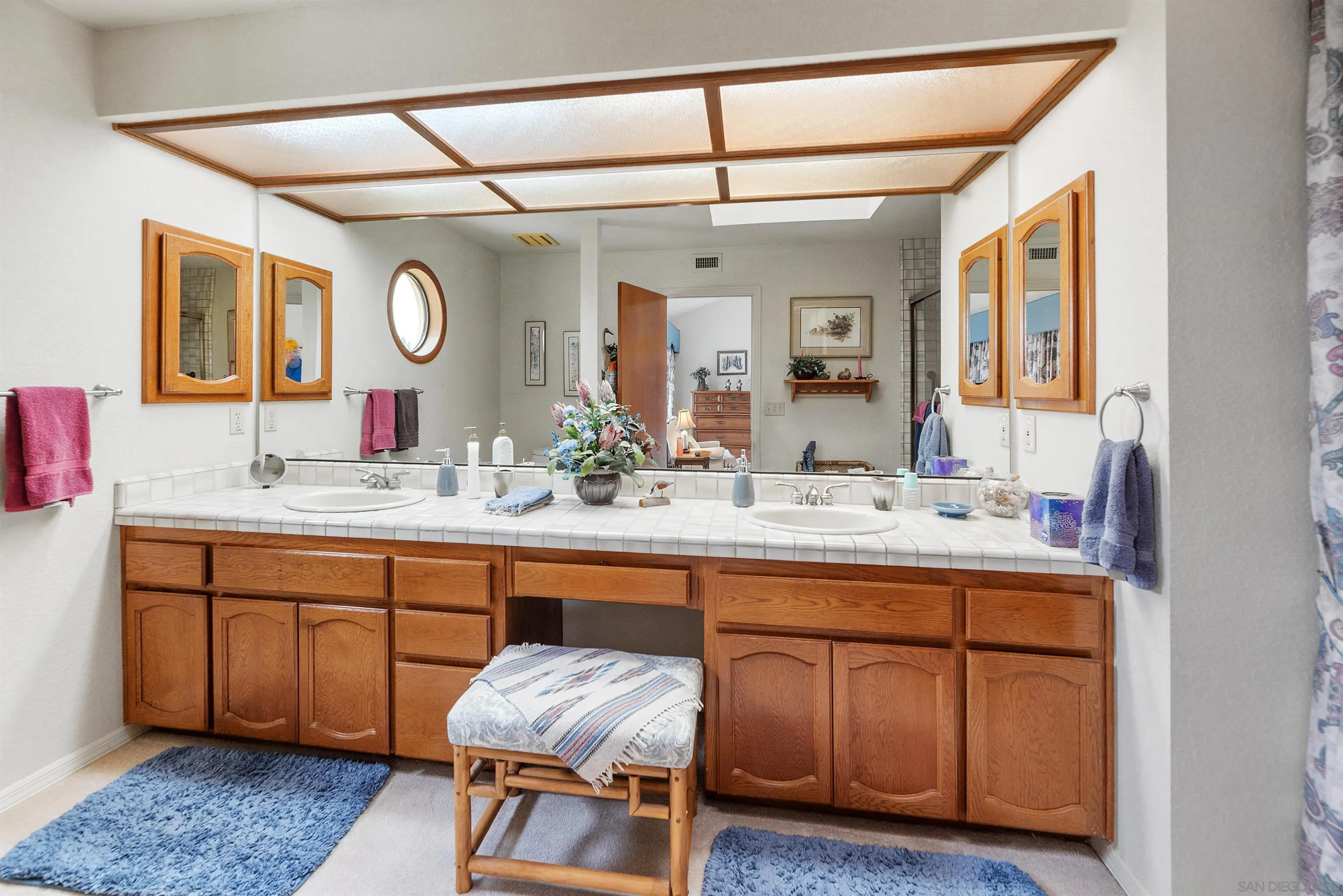 https://cdn.realtyfeed.com/cdn/127/250030011/5c8bbb370fd1755db8814e26d2767f4b.webp