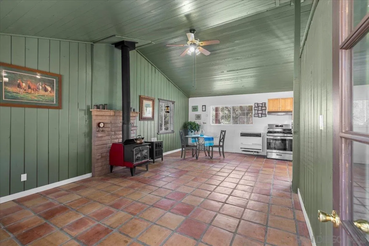 https://cdn.realtyfeed.com/cdn/127/250030023/0f5553bdb284753f121c86eb1656f797.webp
