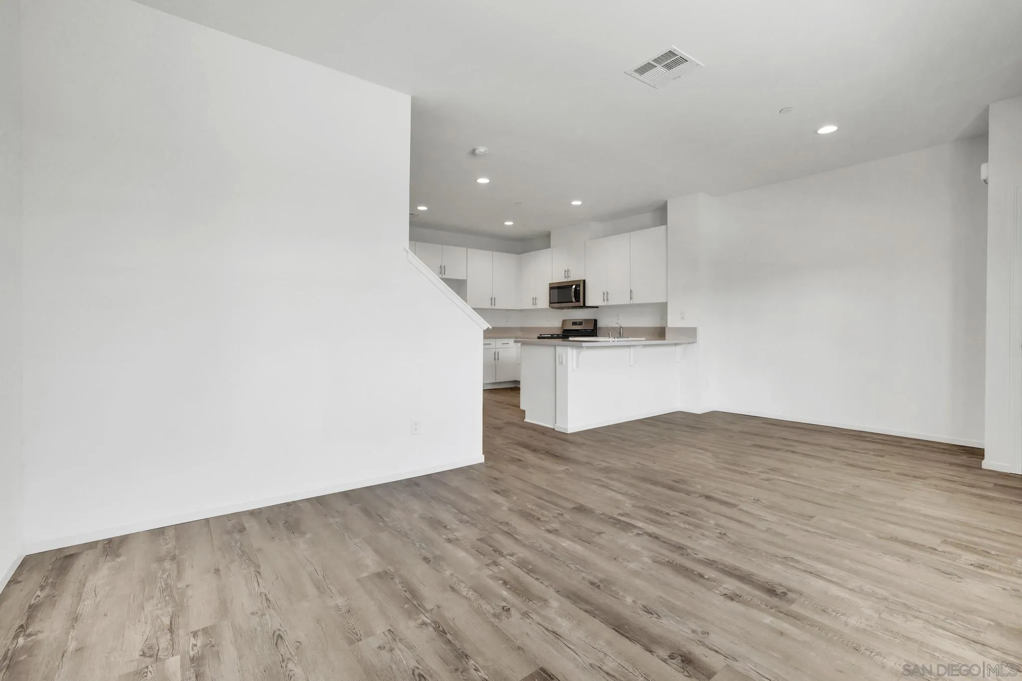 https://cdn.realtyfeed.com/cdn/127/250030028/2b774dce439c7564827c20b8bd94a7ed.webp