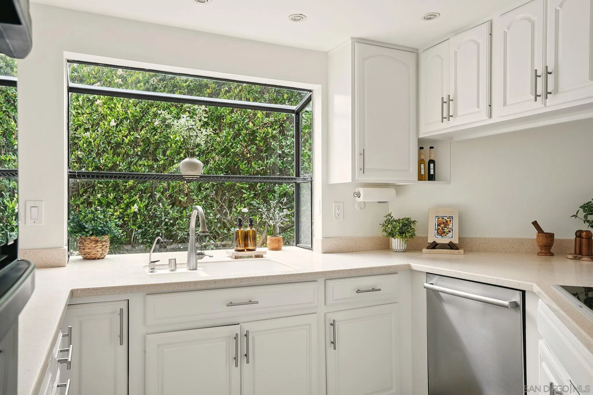 https://cdn.realtyfeed.com/cdn/127/250030033/55f68e8cd35bf4312bbcc34bcf49f0f2.webp
