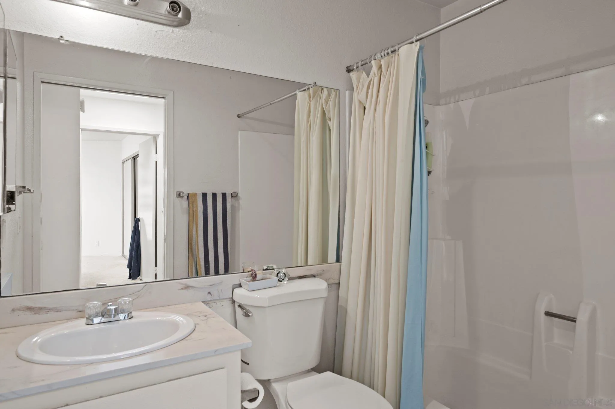 Photo #16: 250030060 Listing: Photo #16