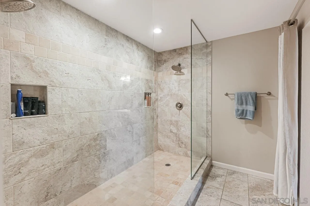 https://cdn.realtyfeed.com/cdn/127/250030077/ccee75d315ed69aa6caf0d57544d226b.webp