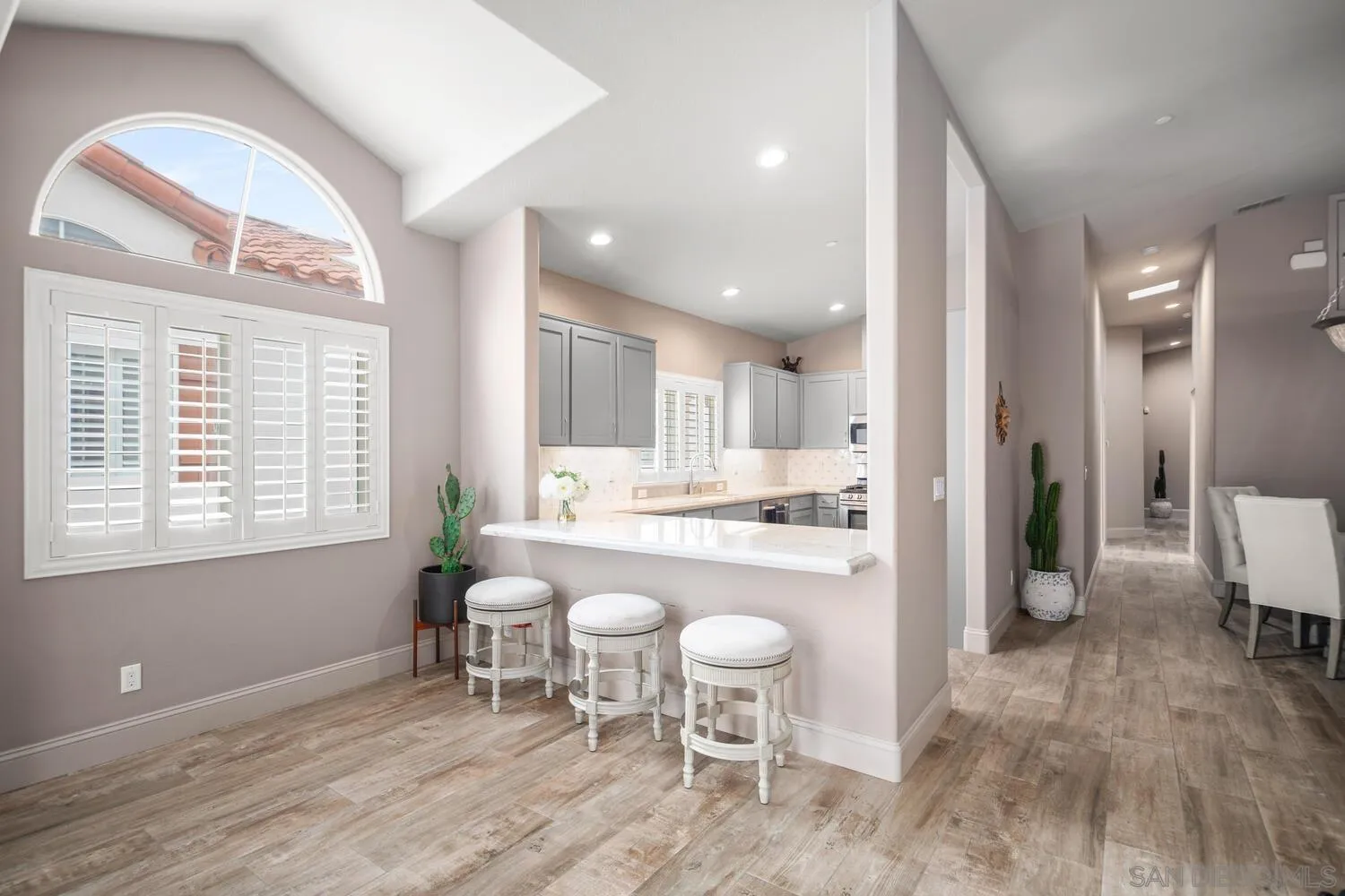 Photo #6: 250030100 Listing 