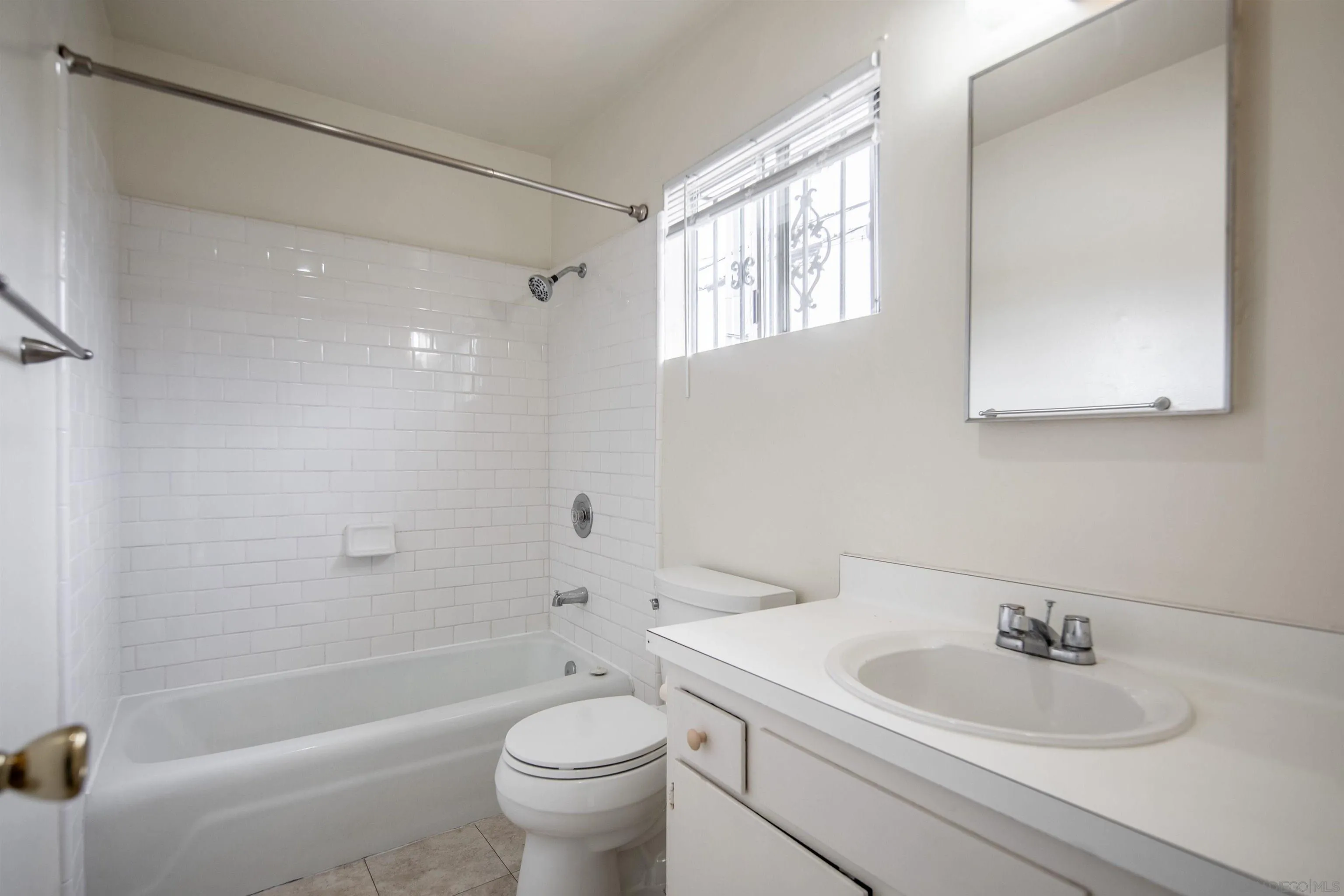 https://cdn.realtyfeed.com/cdn/127/250030120/889dbb3a8a92c68ccfbf069f735f3b39.webp
