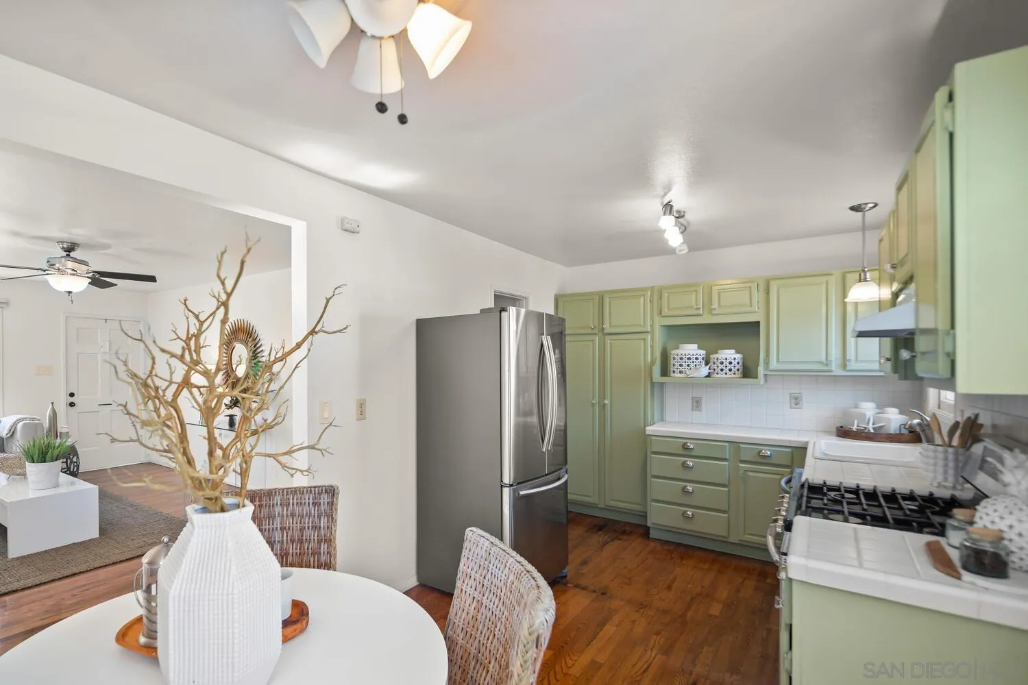 https://cdn.realtyfeed.com/cdn/127/250030120/c1e8dce54fd194faa744227569e91a4c.webp