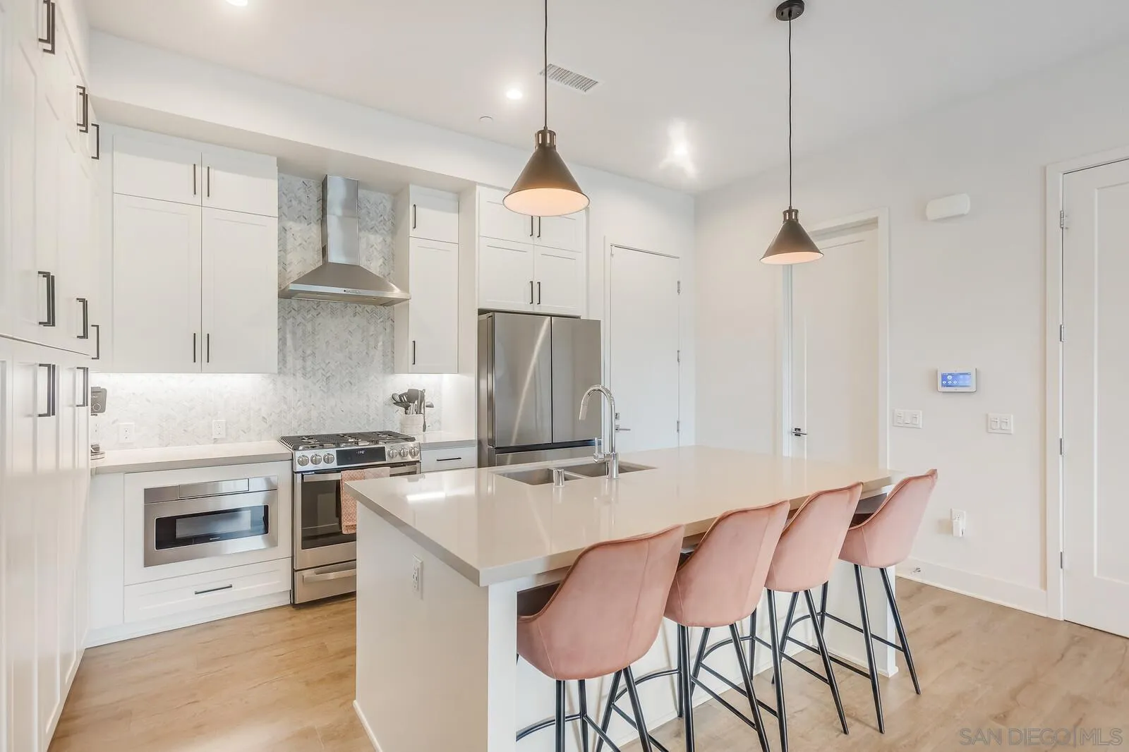 Photo #2: 250030138 Listing 