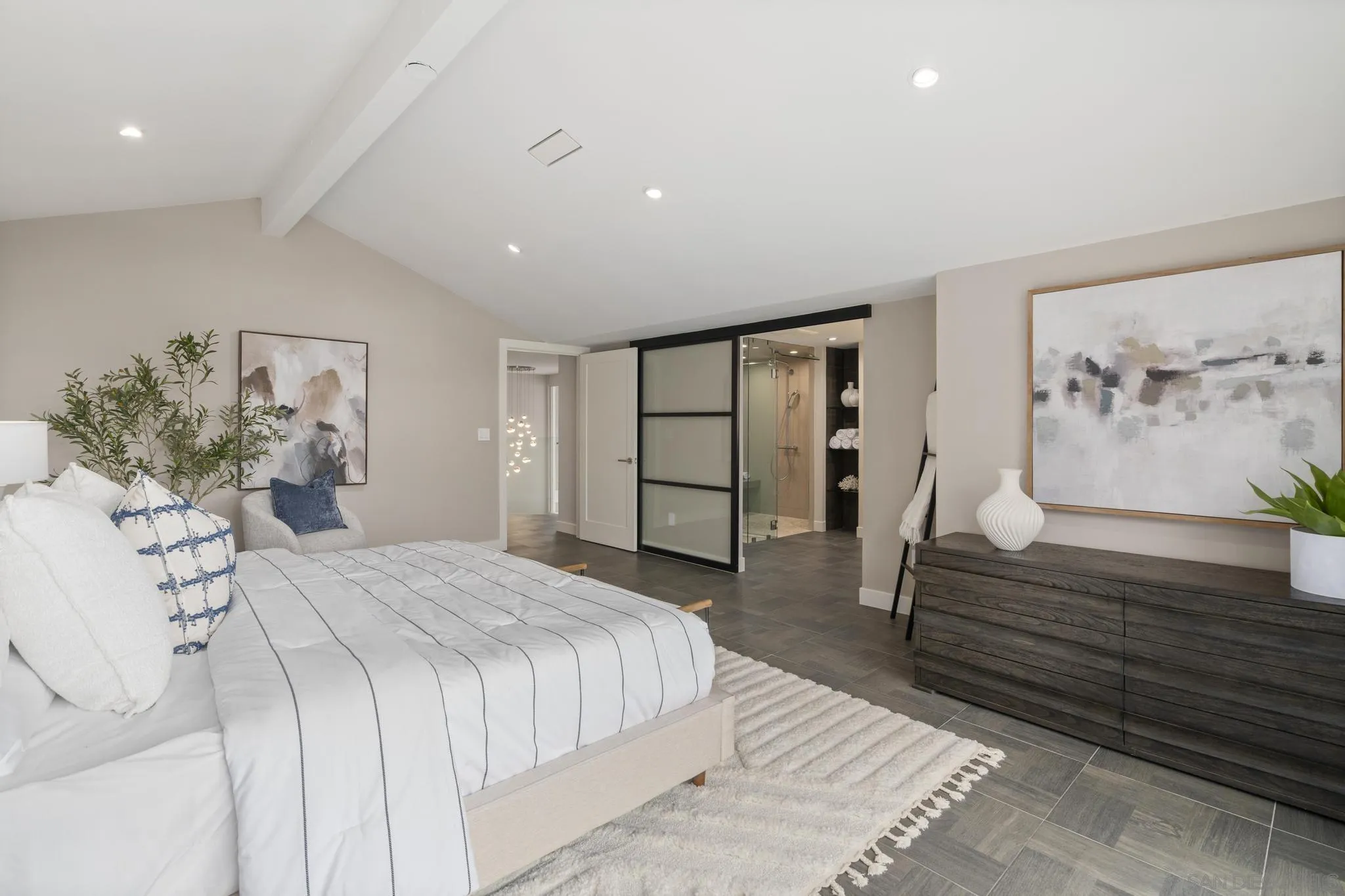https://cdn.realtyfeed.com/cdn/127/250030147/dfaa9395ee7d49cbbbf33d89f778930f.webp