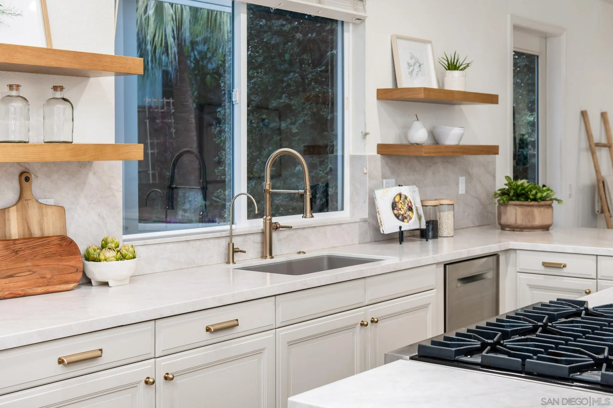 https://cdn.realtyfeed.com/cdn/127/250030165/2327dbe8a37959956c66aa26bf223ff3.webp