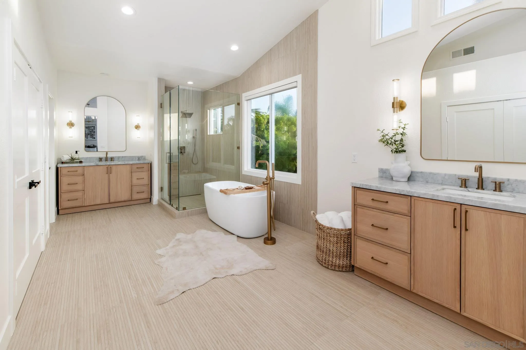 https://cdn.realtyfeed.com/cdn/127/250030165/3787eaab6c07c31cedb57d4c8c4fdba1.webp