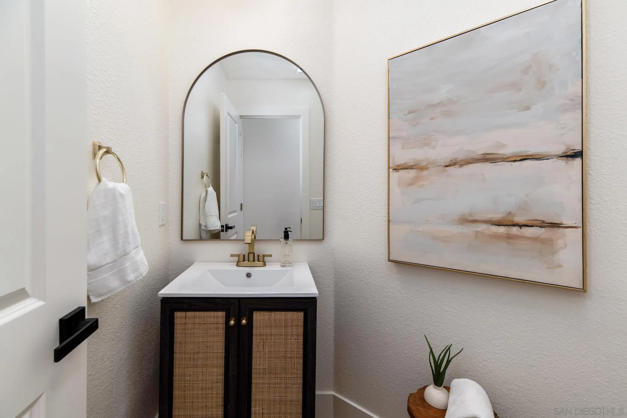 https://cdn.realtyfeed.com/cdn/127/250030165/4353b1ca6f212a6c835e1832cc2fad71.webp
