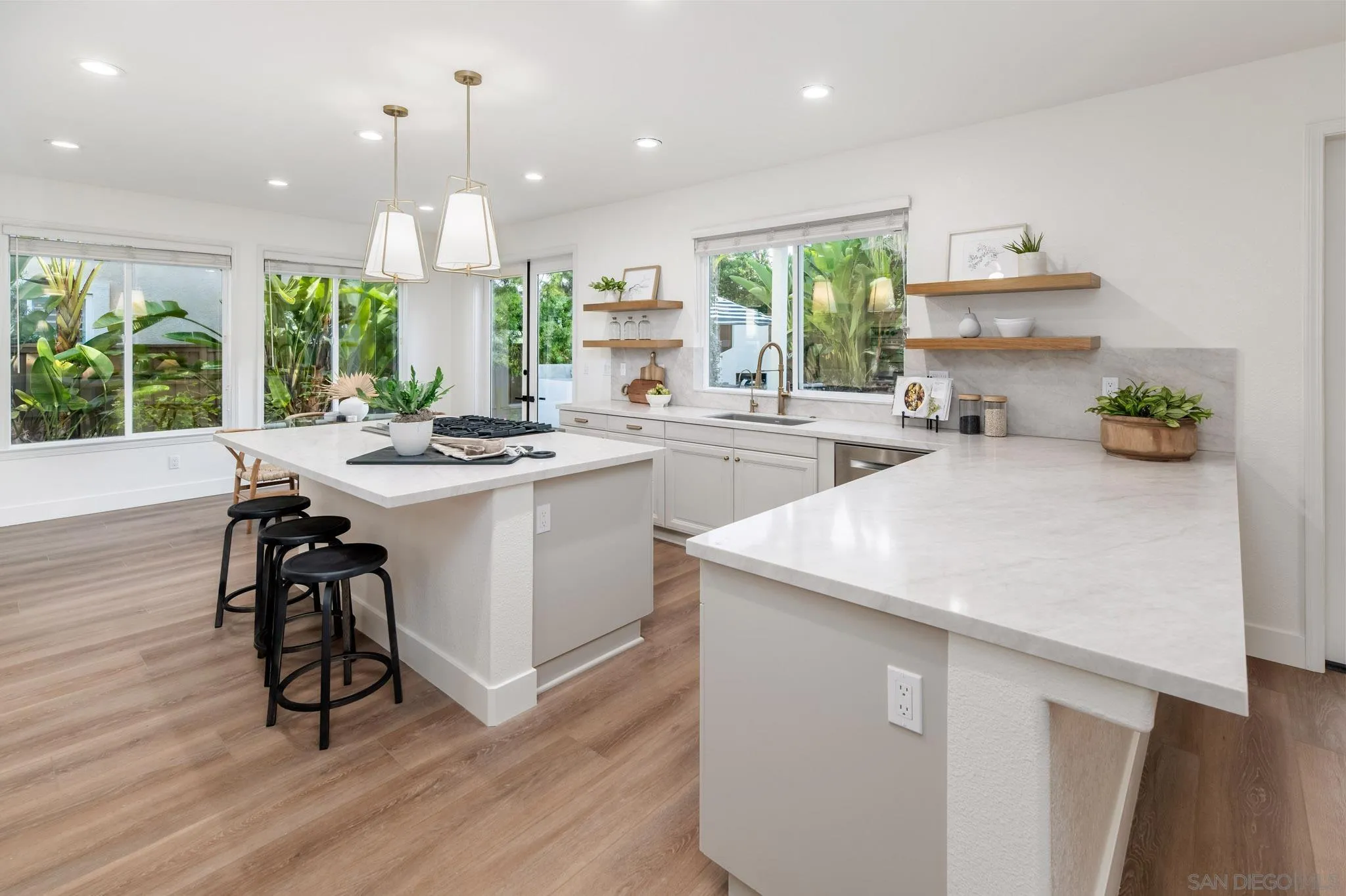 https://cdn.realtyfeed.com/cdn/127/250030165/4e9dfee04b5f114b98bafac18735e071.webp