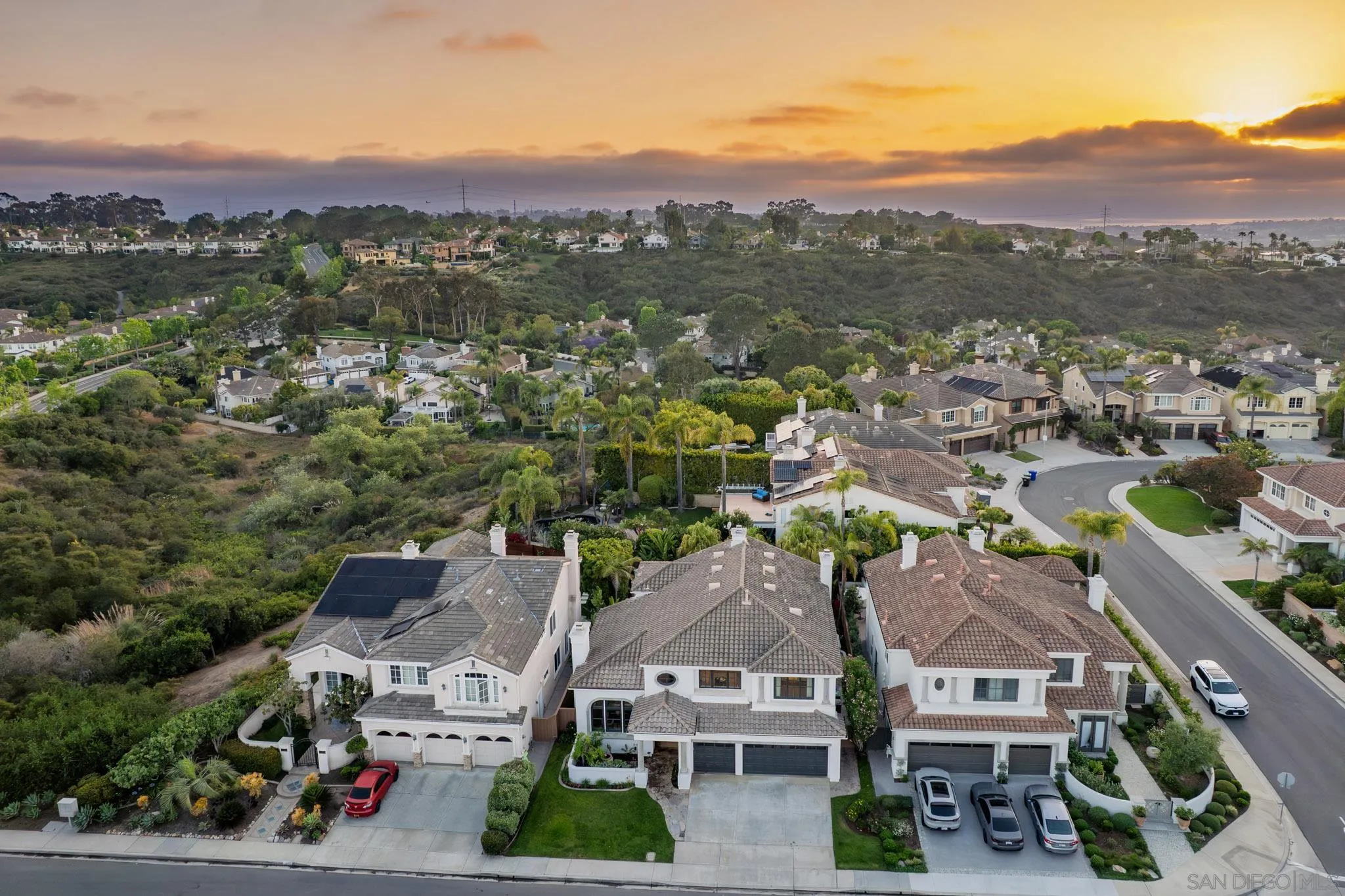 https://cdn.realtyfeed.com/cdn/127/250030165/6dbbd2b8f7aaac62e0b9662297984b07.webp
