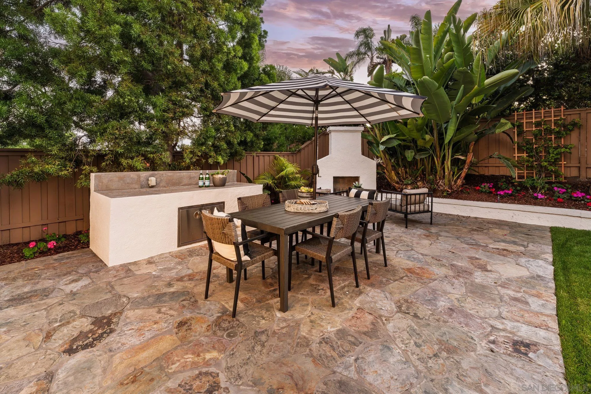 https://cdn.realtyfeed.com/cdn/127/250030165/fd11a0ac4643c5f4c4d780bc002d7477.webp