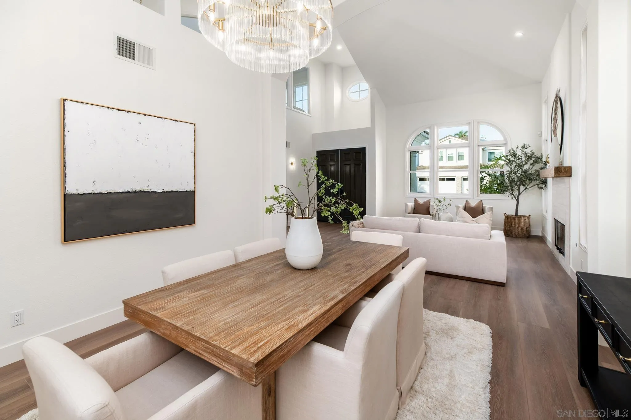 https://cdn.realtyfeed.com/cdn/127/250030165/fd18b9526f493b66f0a3102243b672c3.webp