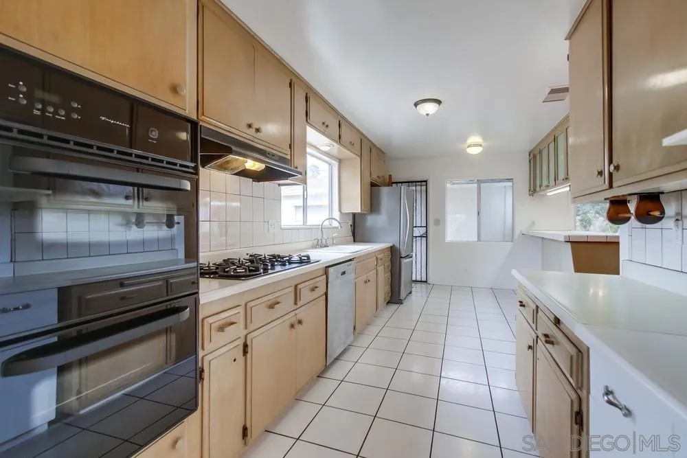https://cdn.realtyfeed.com/cdn/127/250030167/ddfae61df1fa687aee152dc6a0b0882a.webp