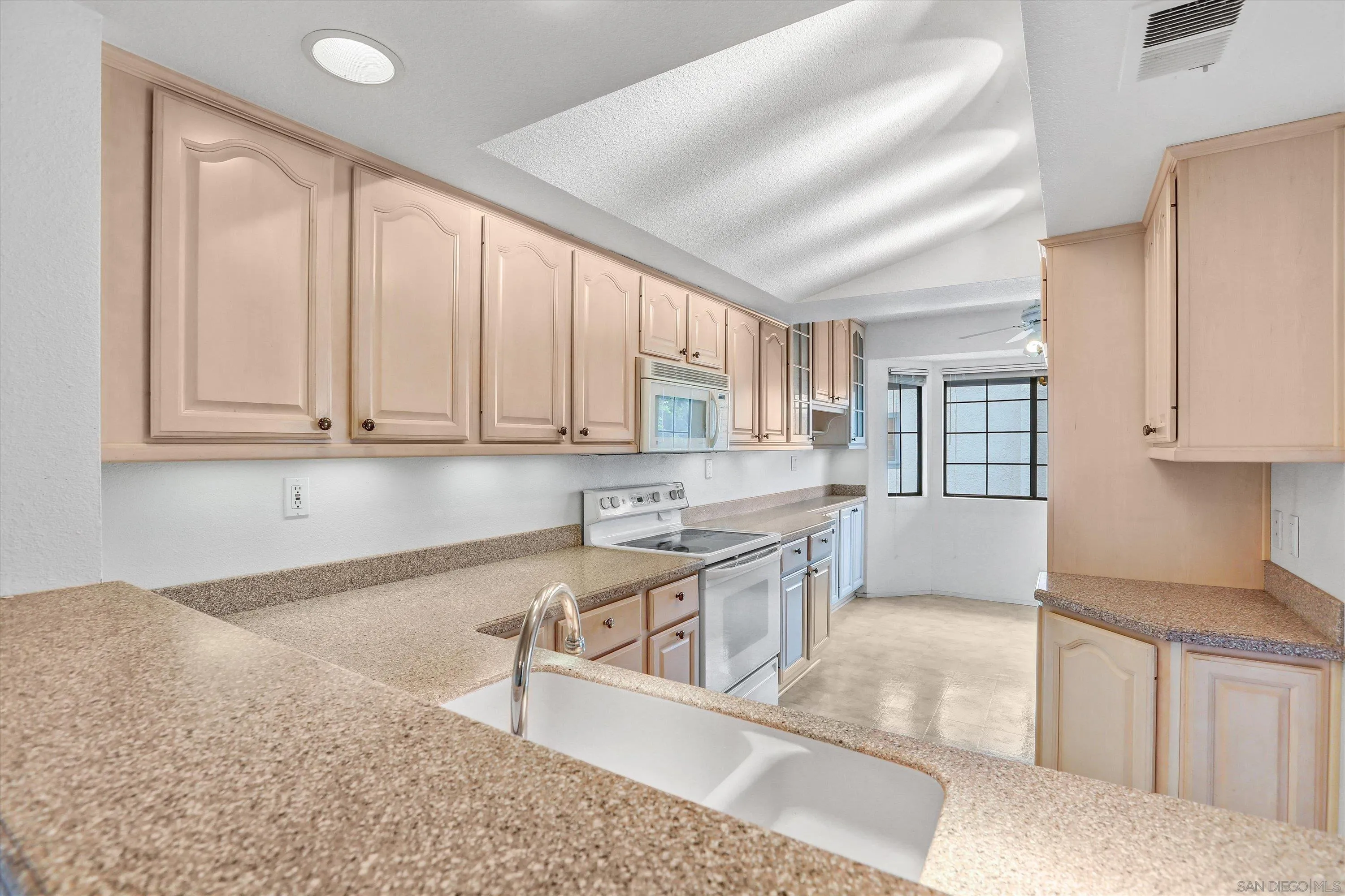 Photo #5: 250030191 Listing 