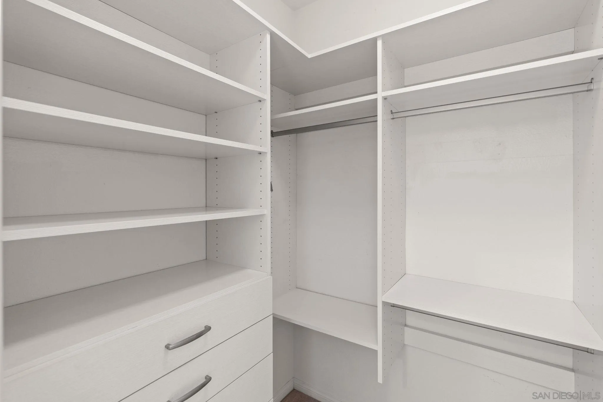 https://cdn.realtyfeed.com/cdn/127/250030194/049960e1752ff1c1ced8ed4ea6a79a86.webp